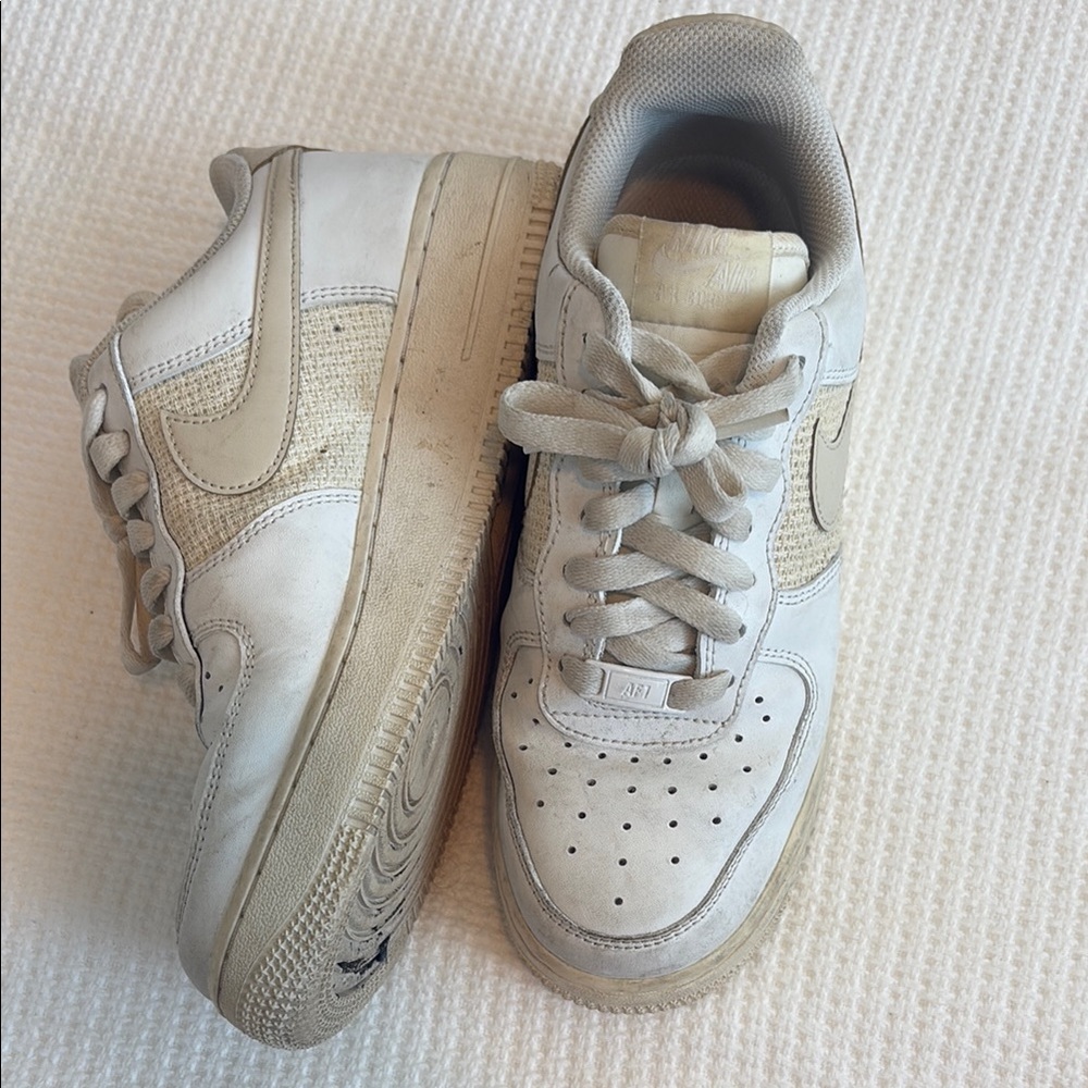 Nike White Cream Sneakers Classic Design